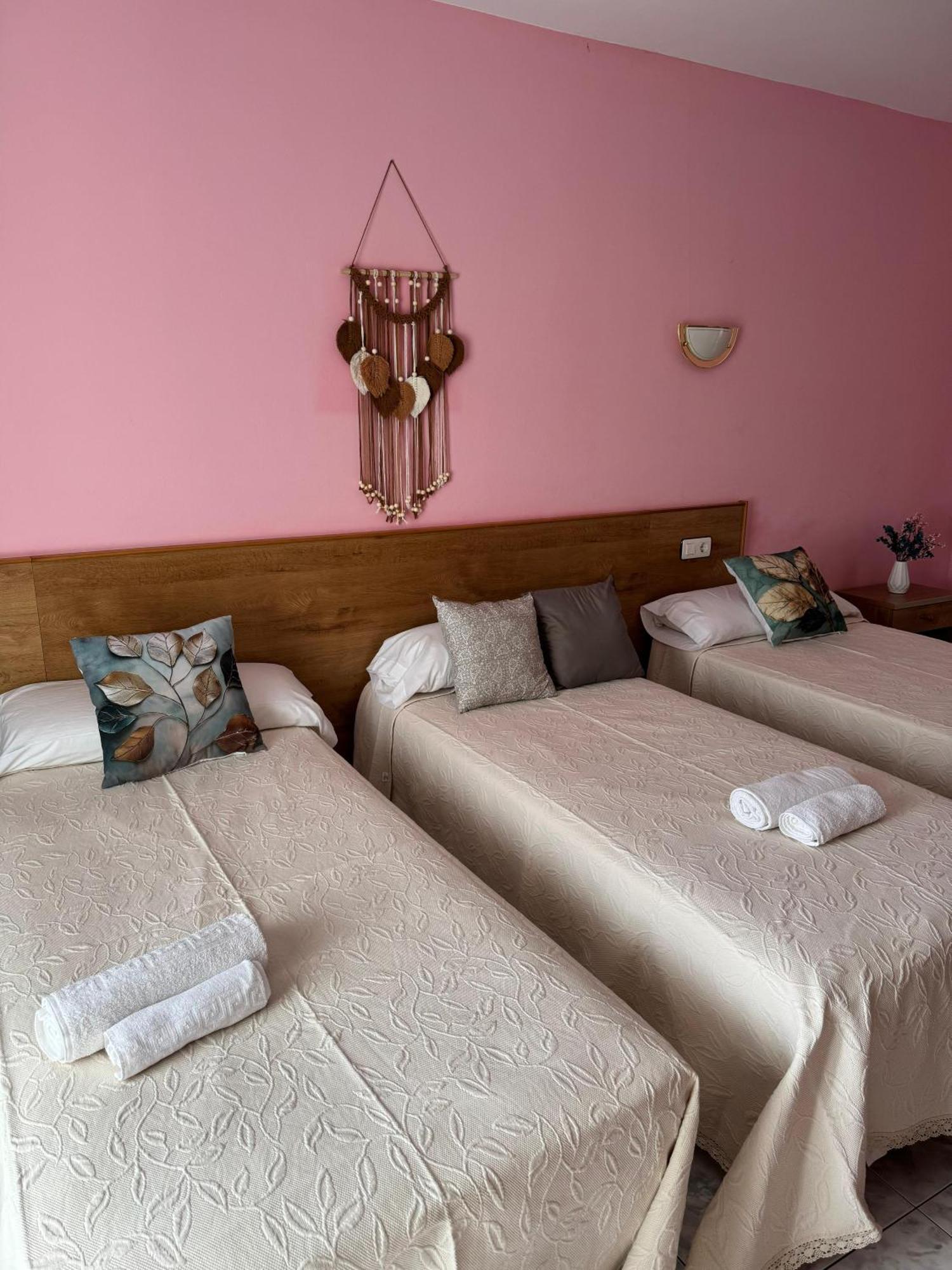 Hotel Campestre Chamuinas بونتيفيذرا الغرفة الصورة